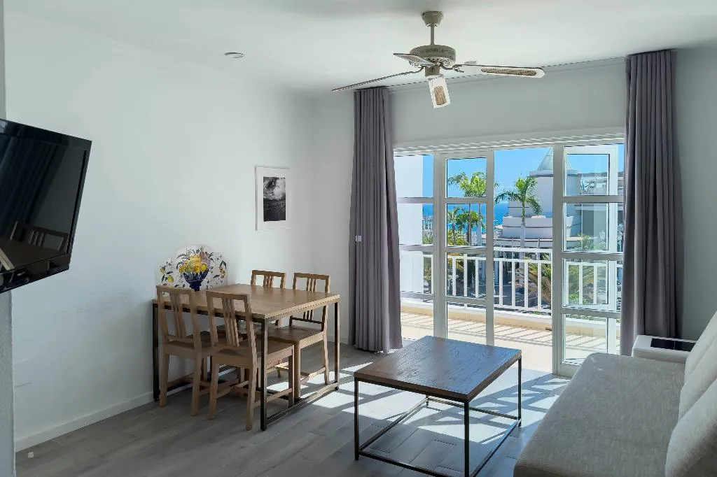 Room, Parque del Sol, Tenerife