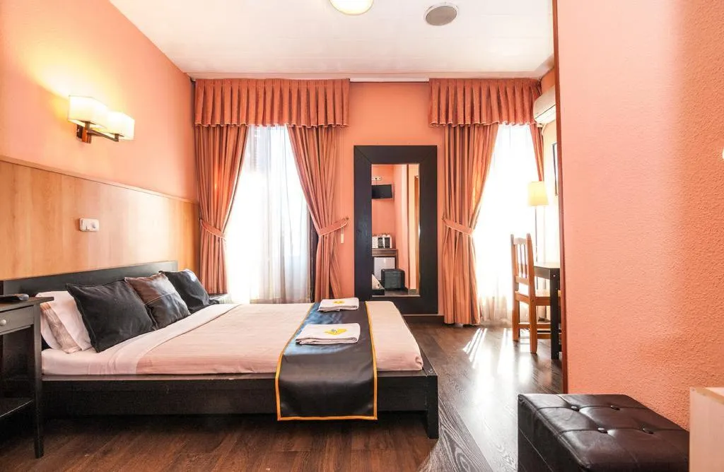 QUADRUPLE STANDARD Room, Gallardo, Madrid