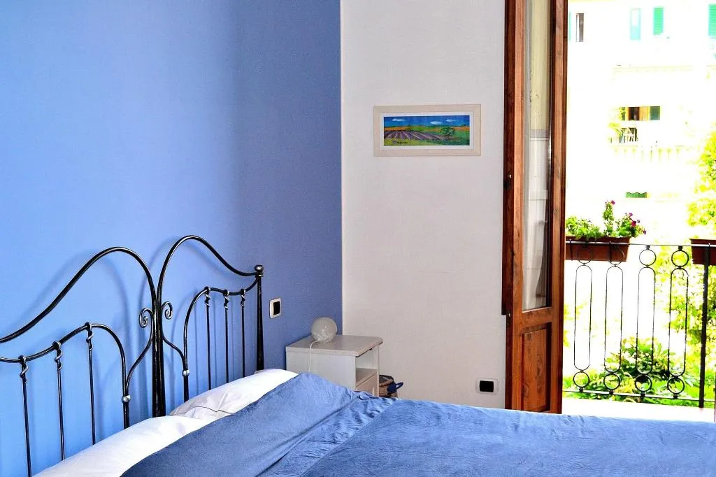 Room, Chez Moi, Florence