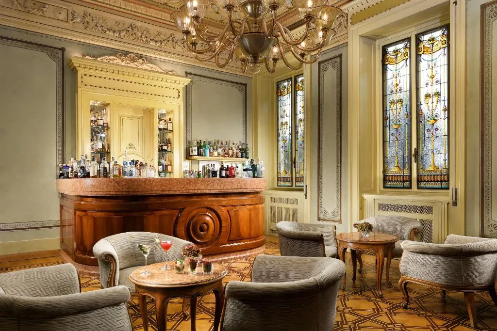Bar, Villa Cortine Palace Hotel, Milan