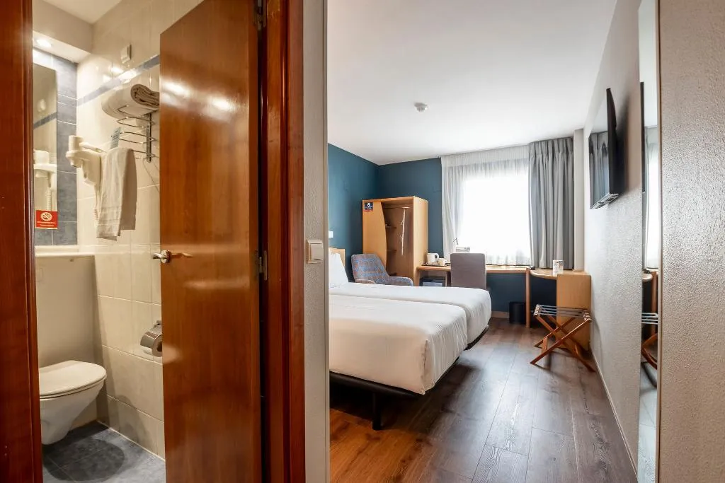 TWIN STANDARD Room, Travelodge Alicante Puerto, Costa Blanca
