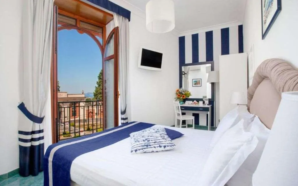 Room, Hotel Herculaneum, Naples