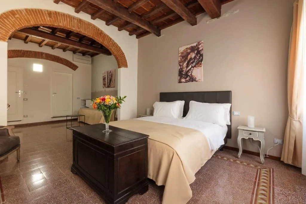 Room, Canto Dei Servi, Florence
