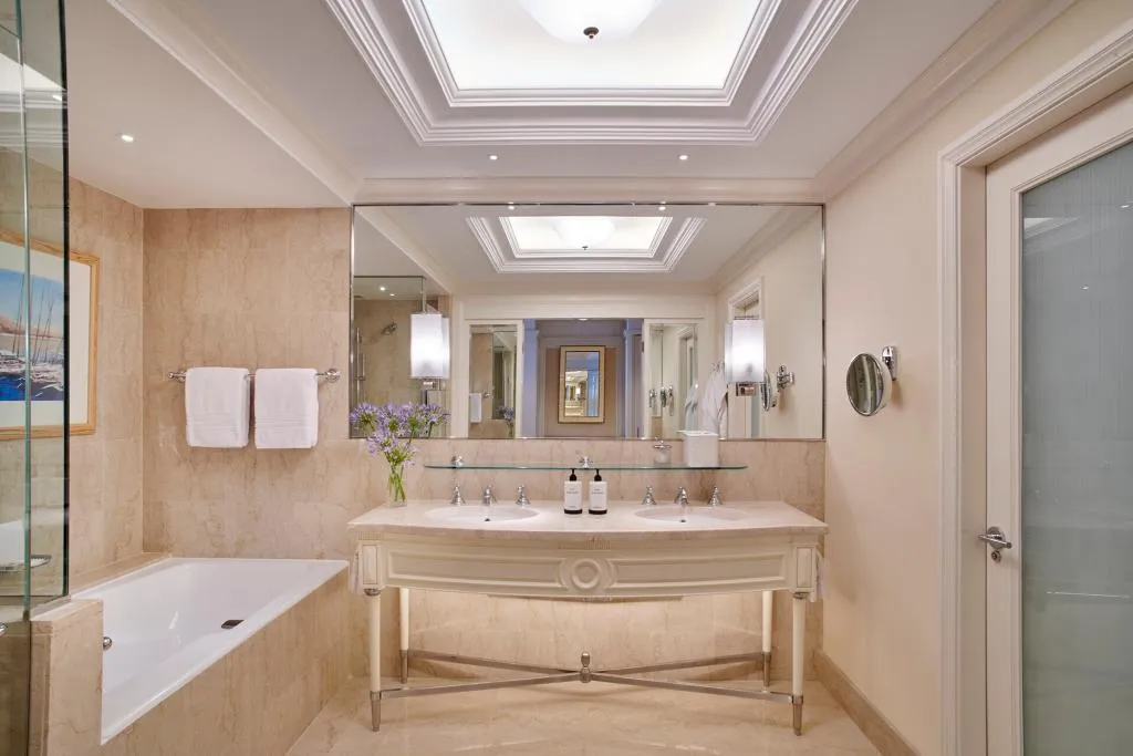 SUITE PREMIUM Room, Four Seasons Hotel Cairo at Nile Plaza, Cairo