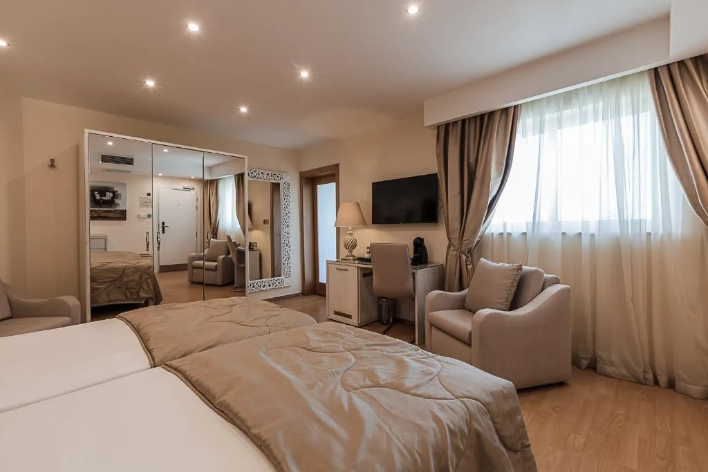 Double or Twin SEA VIEW Room, Osborne Hotel, Malta