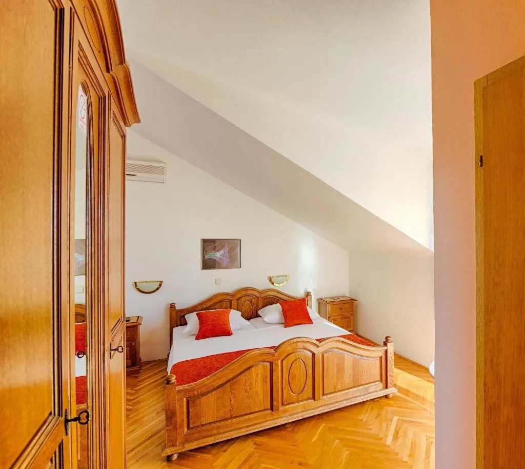 Room, Bed & Breakfast Senator, Split