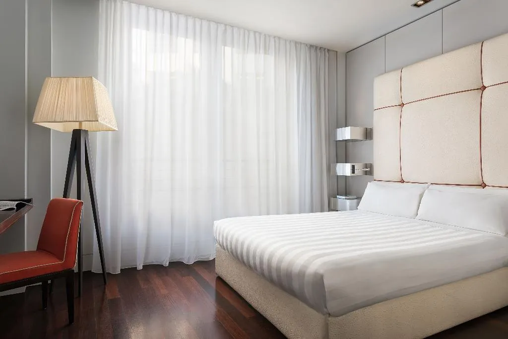 DOUBLE SUPERIOR Room, Sina The Gray, Milan