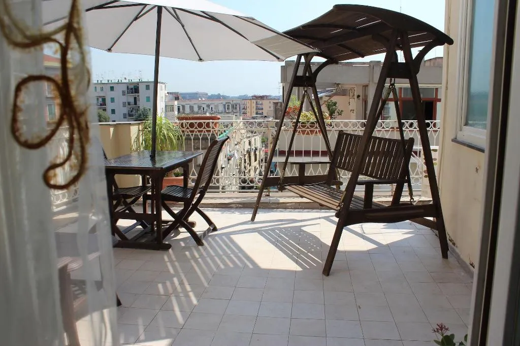 Room, Residence Confalone, Naples