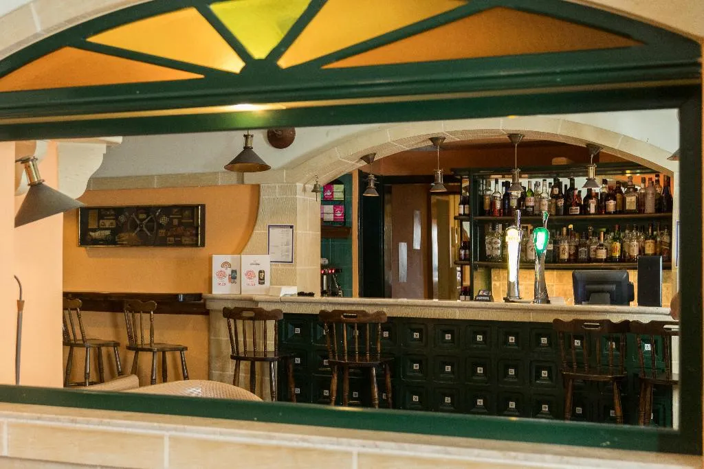 Bar, Sunflower, Malta