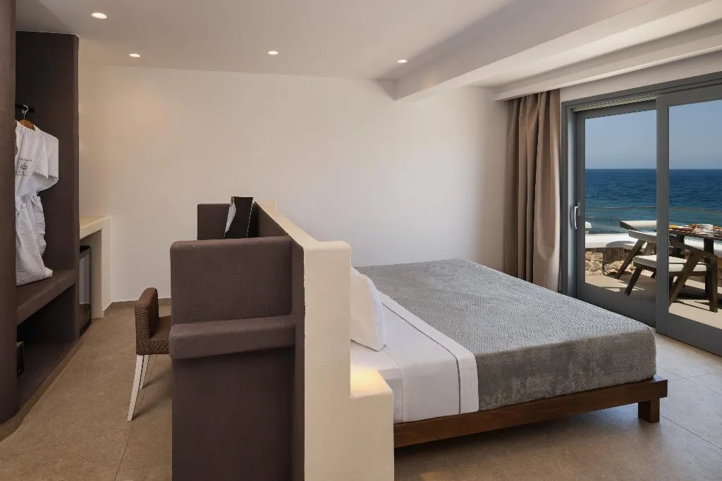SUITE BEACH FRONT Room, Aelia Thalassa, Santorini