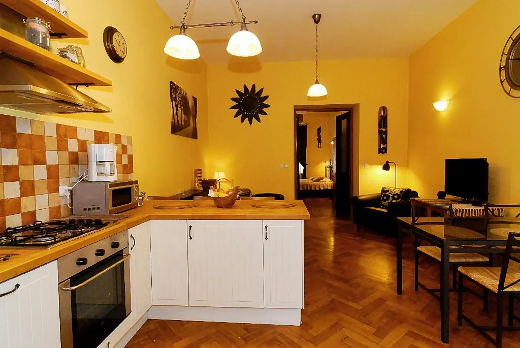 APARTMENT CAPACITY 6 TWO BEDROOMS Room, P&J Tourist Apartments, Krakow