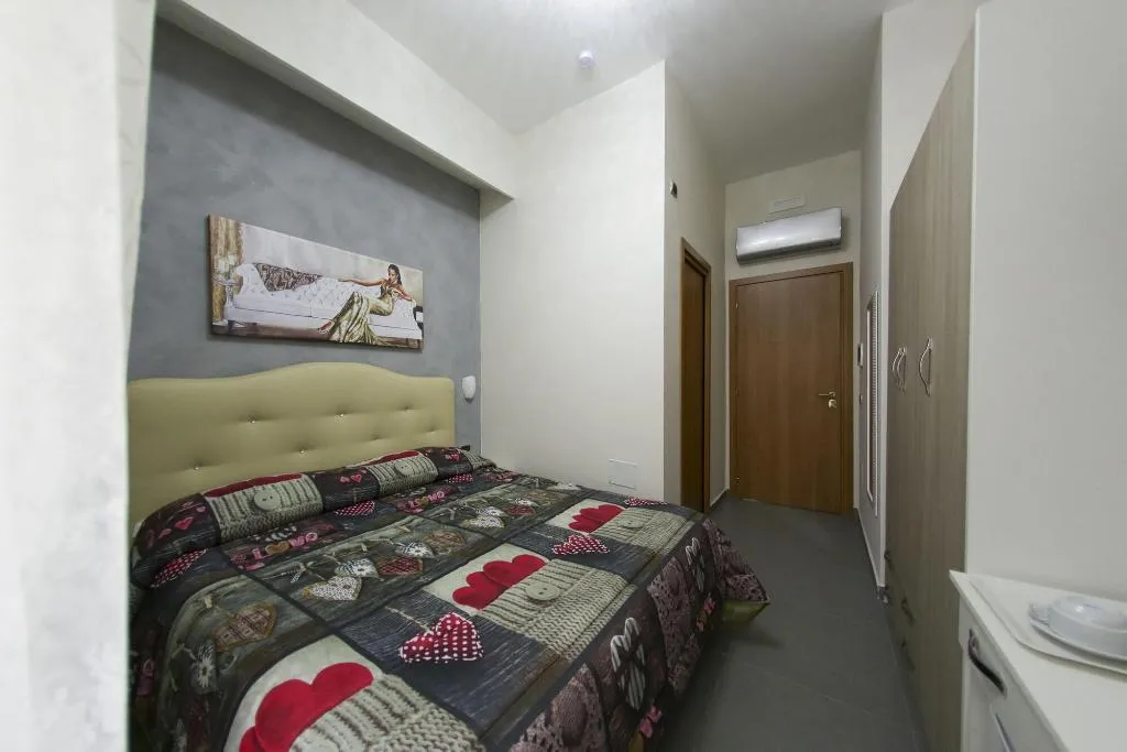 Room, Donn'Anna Bed & Breakfast, Naples
