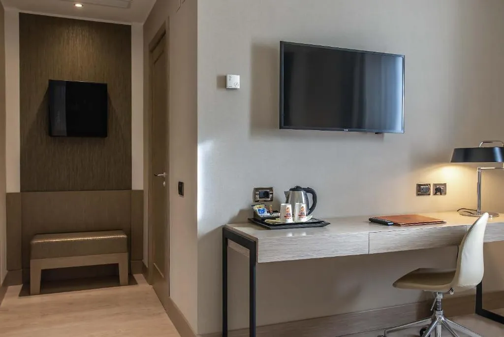 Double or Twin DELUXE Room, Genova, Rome