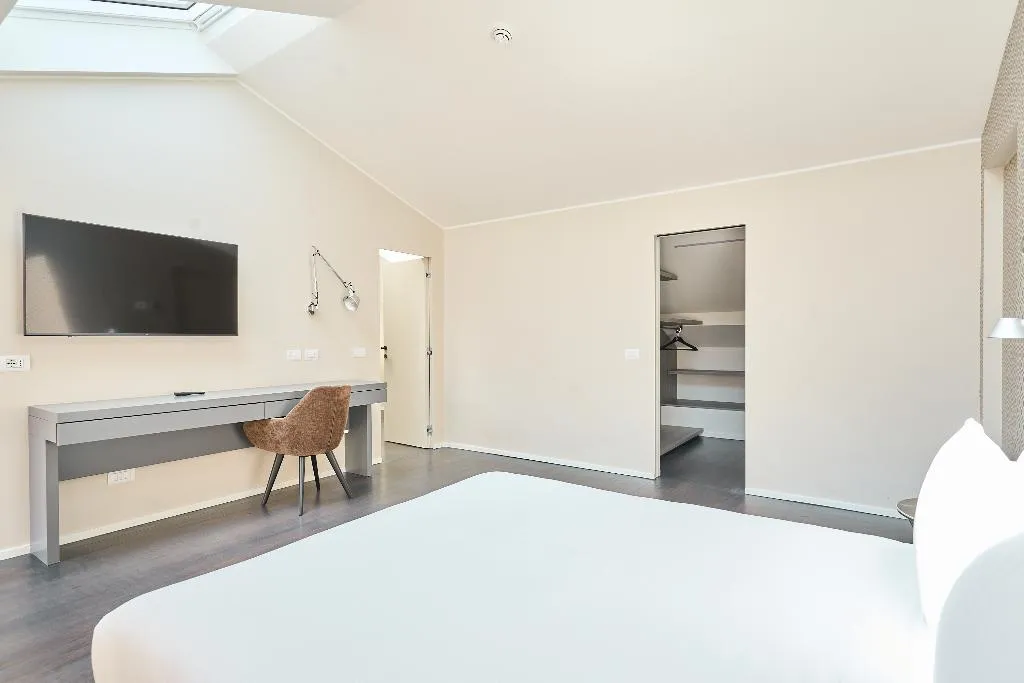 APARTMENT PENTHOUSE Room, Ariosto Living, Milan
