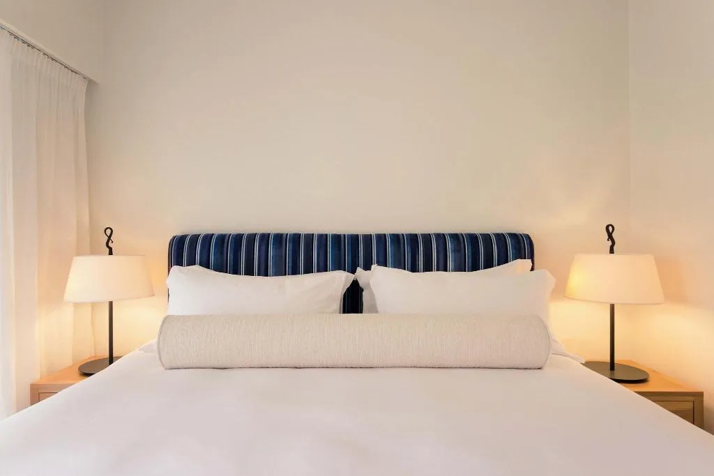 Room, Phaea Blue, a member of SLH, Crete
