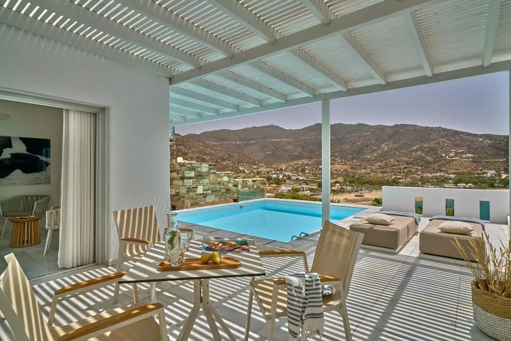 FAMILY ROOM DELUXE WITH PRIVATE POOL Room, Ios Palace, Santorini