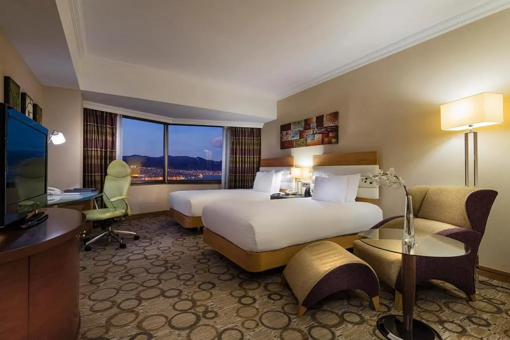 TRIPLE DELUXE SEA VIEW Room, Hilton Izmir, Izmir