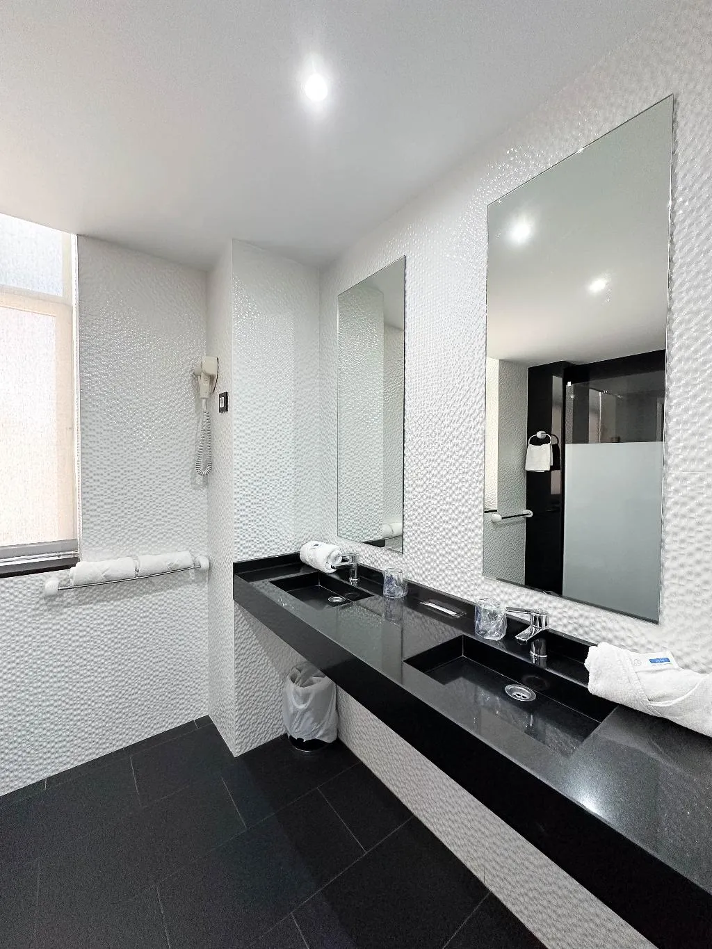 FAMILY ROOM CAPACITY 4 Room, Avenida de España, Madrid