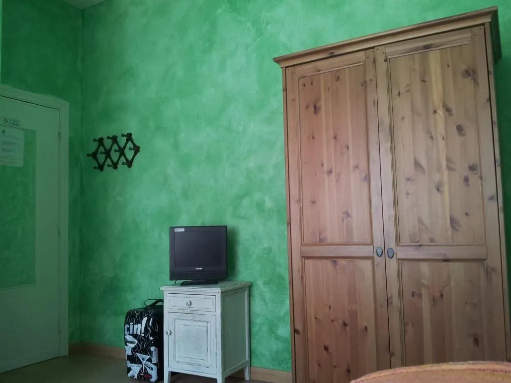 Room, Matlis, Alghero