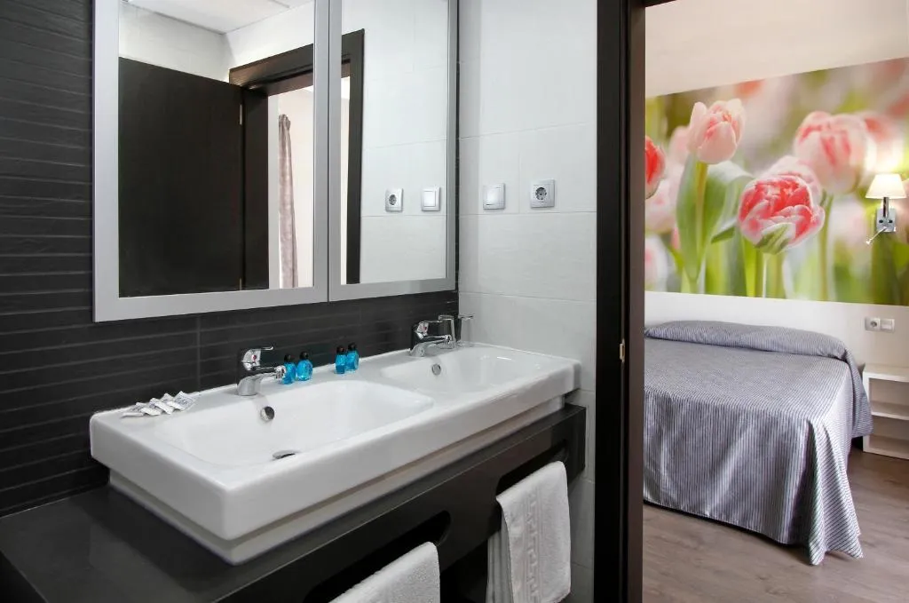 QUADRUPLE SEA VIEW Room, Amaraigua Adults Only, Costa Brava