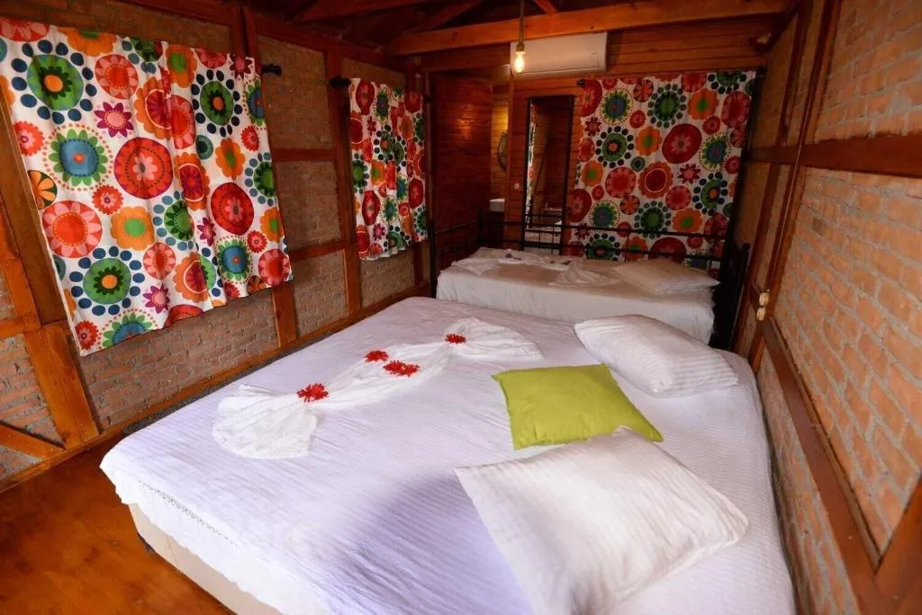 Room, Otantik Tas Ev, Dalaman