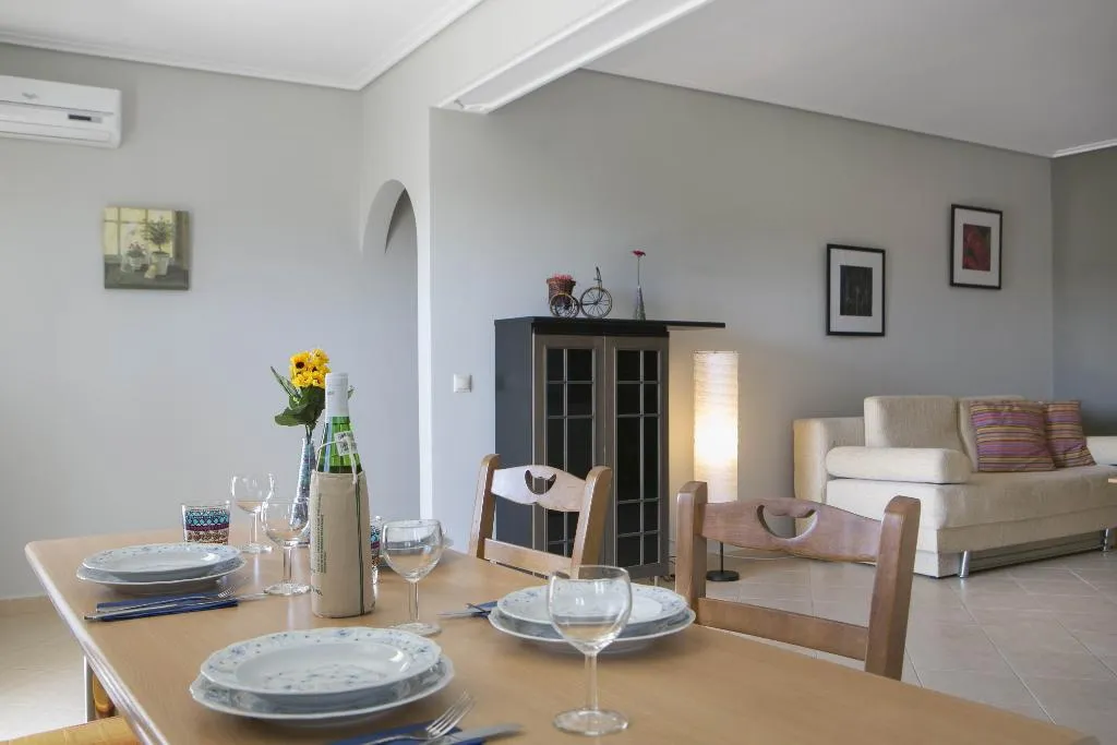 APARTMENT CAPACITY 6 Room, Evi's Garden, Kefallinia