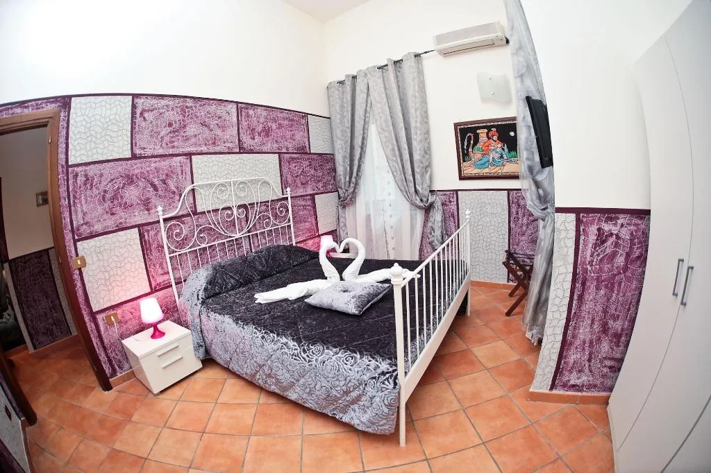 Room, Residence Confalone, Naples