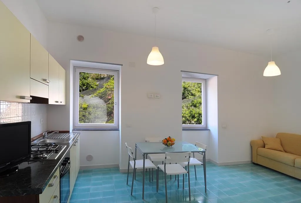 APARTMENT CAPACITY 4 ONE BEDROOM Room, Residence Due Torri, Naples