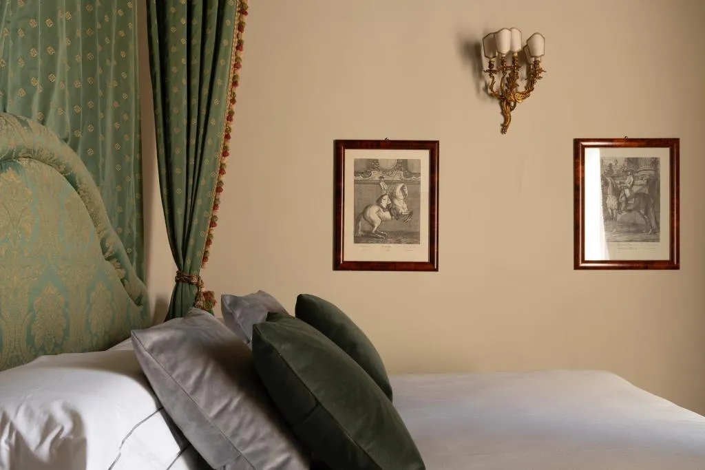 DOUBLE SUPERIOR Room, Loggiato Dei Serviti, Florence