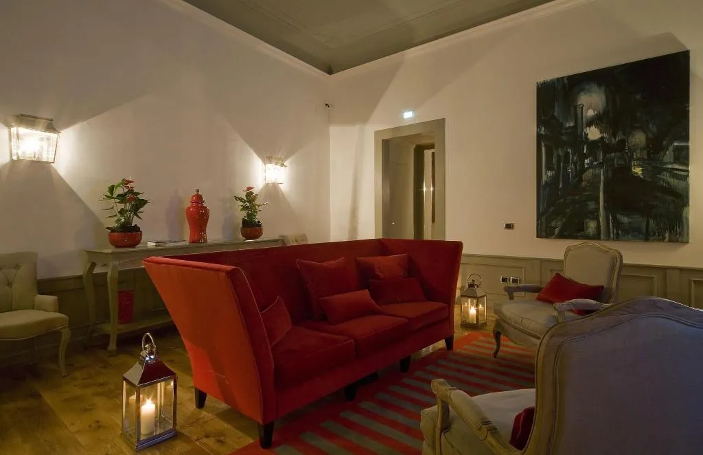 Lobby, Rosso23, Florence