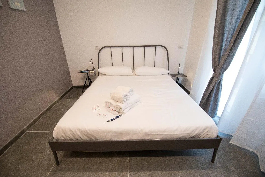 DOUBLE BASIC Room, Quattro Briganti, Naples
