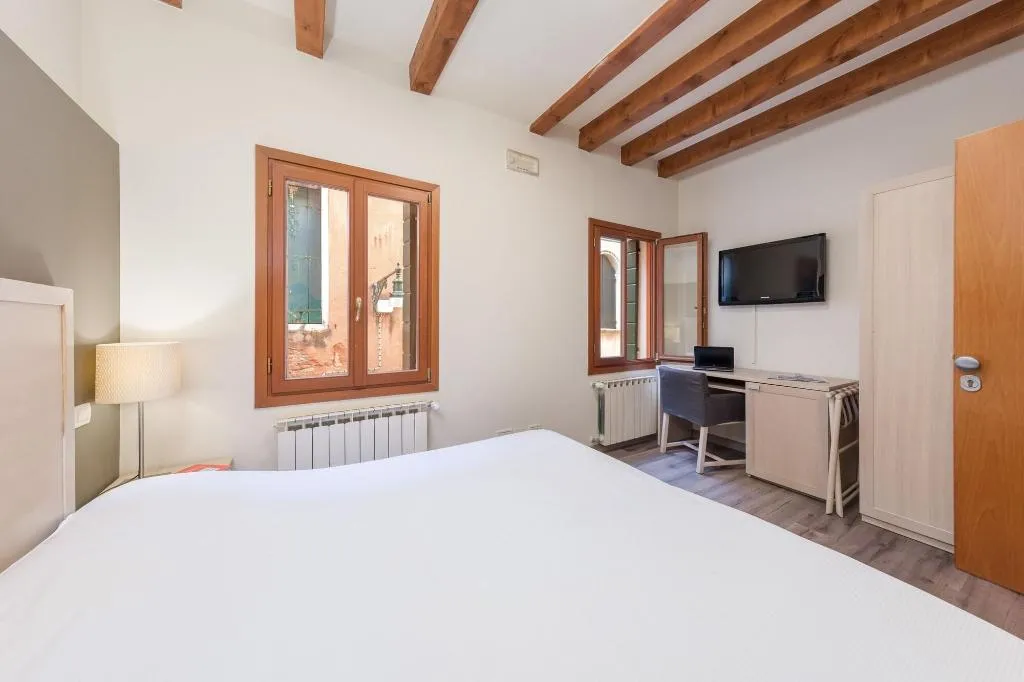 Room, B&B Casanova ai Tolentini, Venice