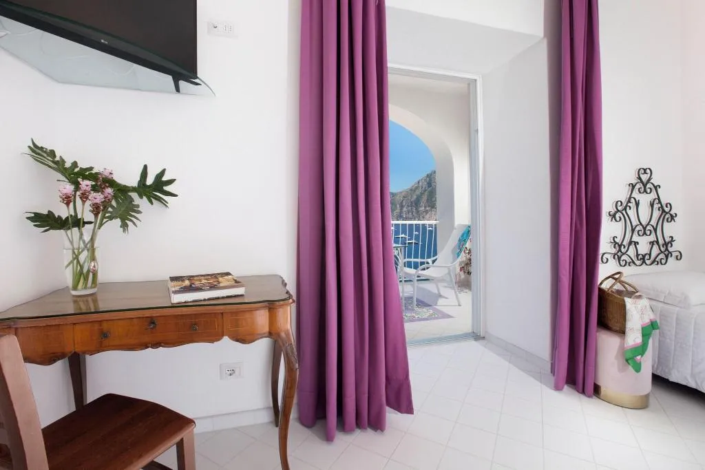 Room, Smeraldo, Naples