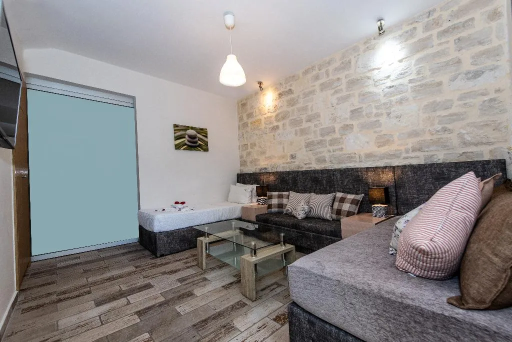 SUITE WITH PRIVATE POOL Room, RG Village Crete, Crete