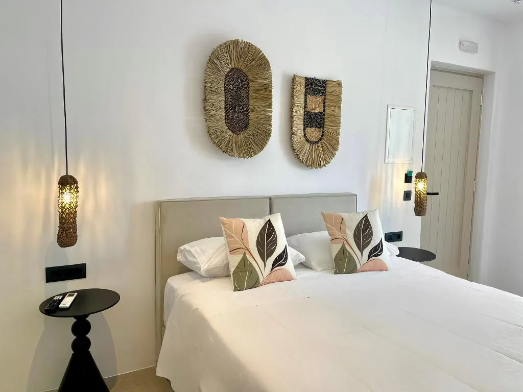 SUITE DELUXE POOL VIEW Room, Mykonos Dot Suites, Mykonos