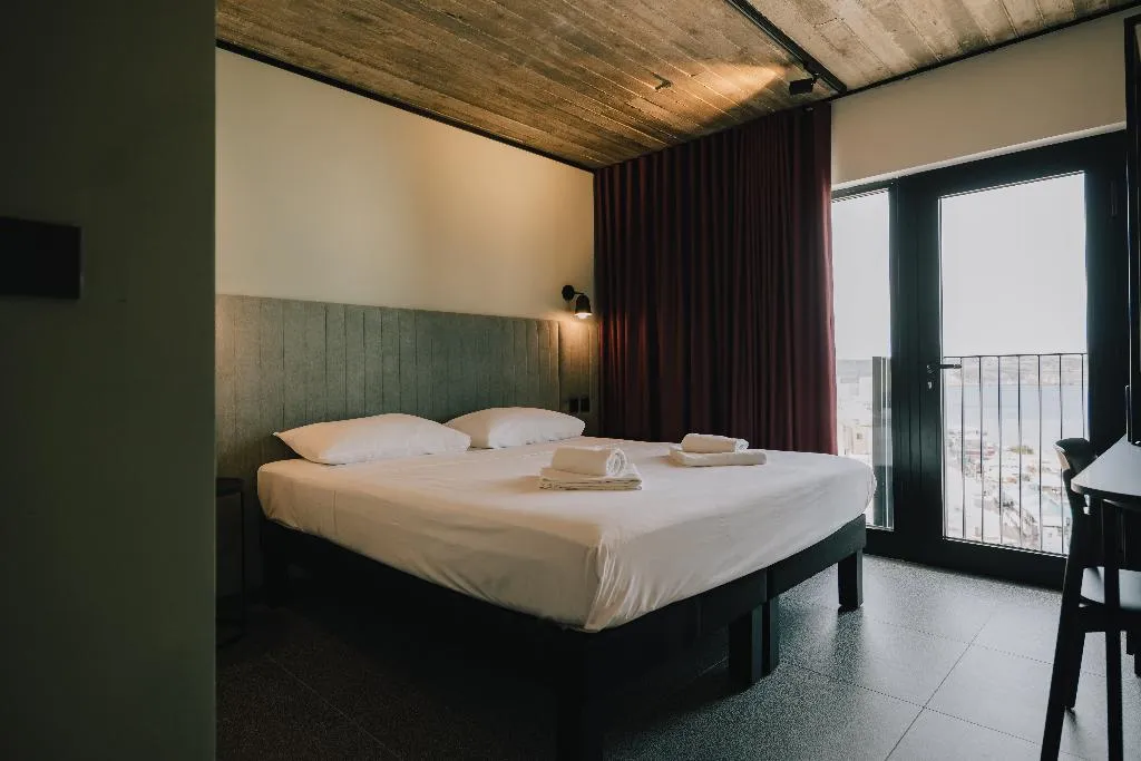 DOUBLE SUPERIOR KING BED Room, ibis Styles ST Pauls Bay Malta, Malta