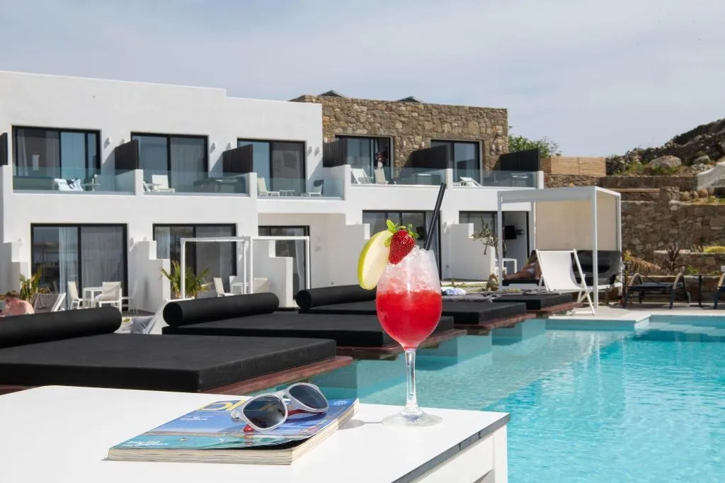 Sports and Entertainment, Bianco A Nero, Mykonos