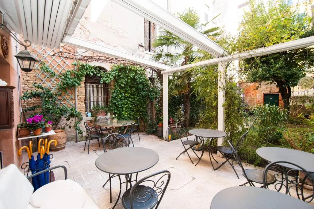 Restaurant, 3749 Ponte Chiodo Guest House, Venice