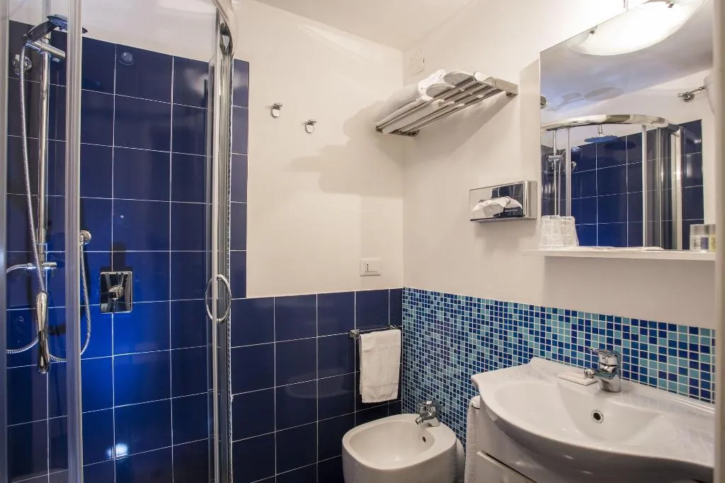 Room, Napoli Class, Naples