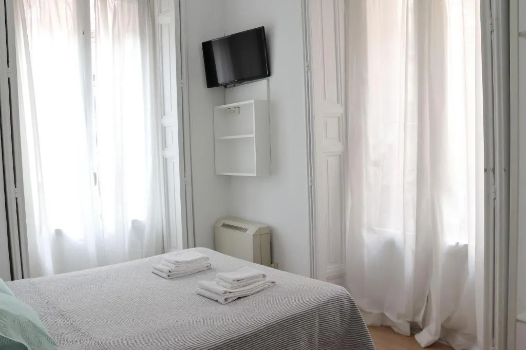 Room, Hostal La Zona, Madrid