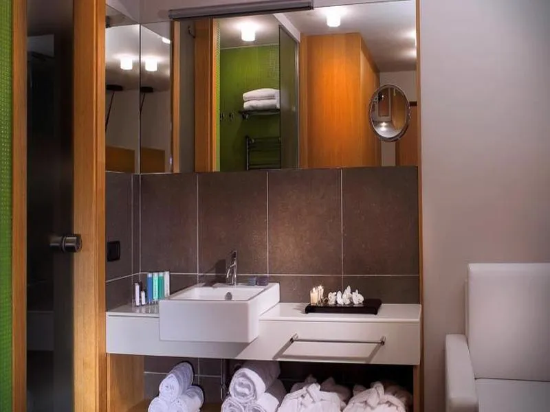 Room, Zone, Rome