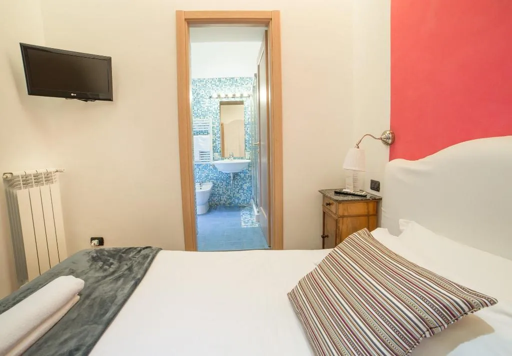 Room, Bed & Breakfast Chiaia 32, Naples