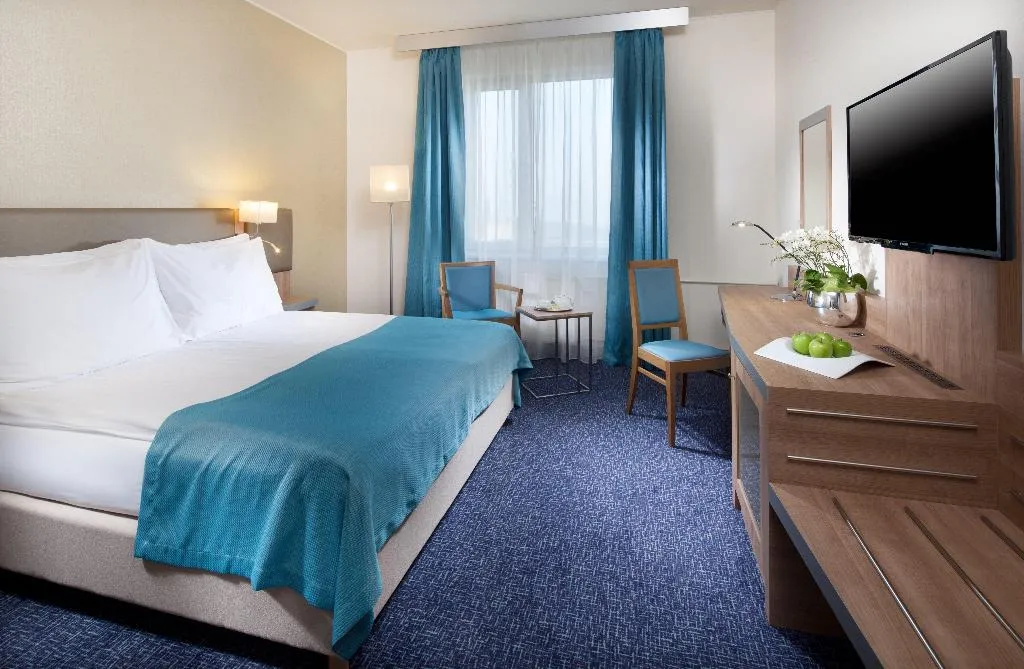 Room STANDARD Room, Holiday Inn Prague Congress Centre, Prague