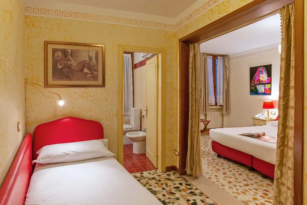 TRIPLE STANDARD Room, La Fenice et des Artistes, Venice