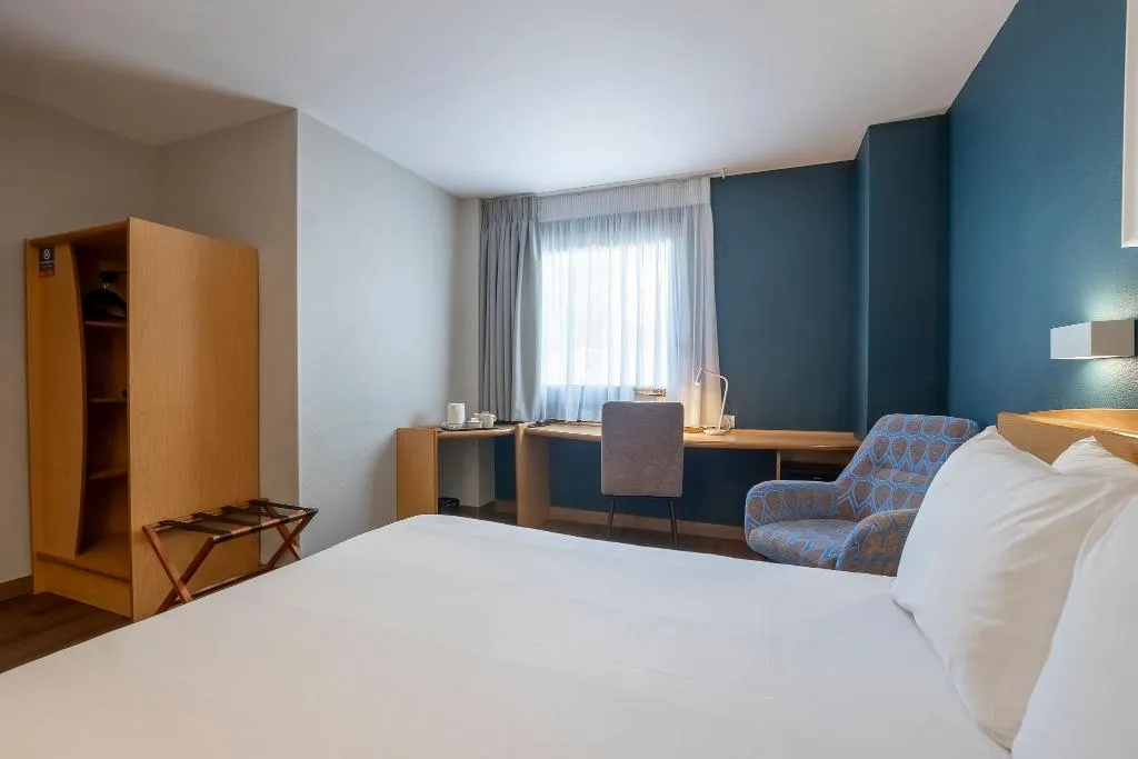 DOUBLE Accessible Room, Travelodge Alicante Puerto, Costa Blanca