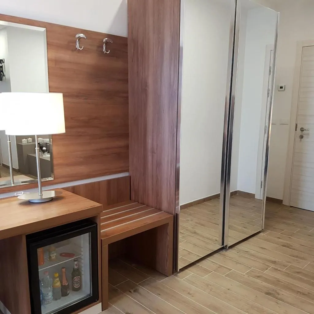 Room, Grand Hotel Del Lago, Palermo