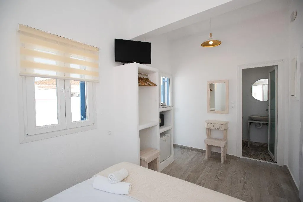 DOUBLE DELUXE WITH BALCONY Room, Eleanna's Suites Mykonos, Mykonos