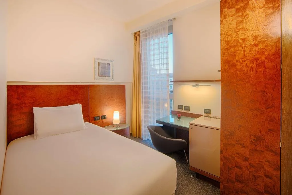 Room, NH Bergamo, Milan