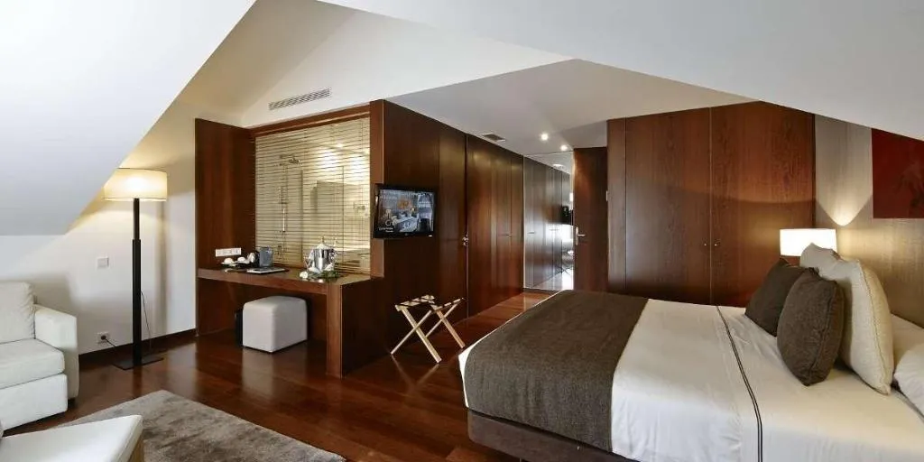 Room, Carris Porto Ribeira, Porto