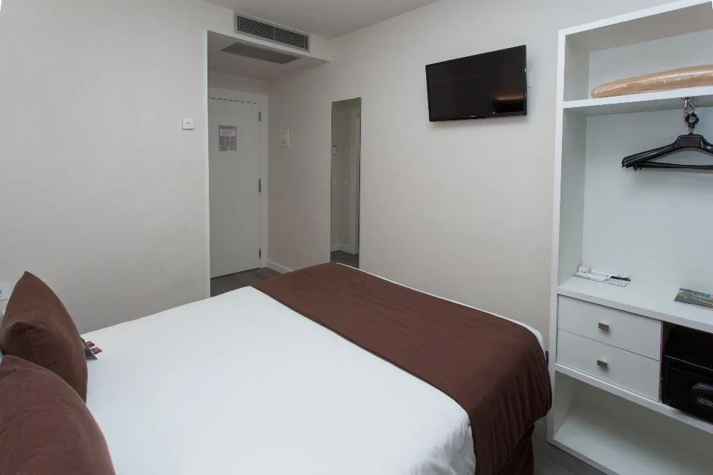 DOUBLE ECONOMY Room, Mothern By Pillow, Barcelona